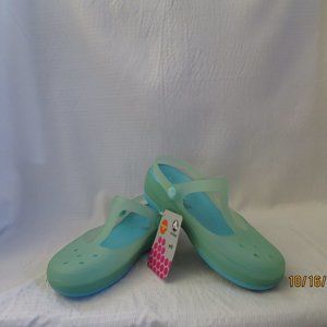 NEW Crocs Carlie Mary Jane. Size 9